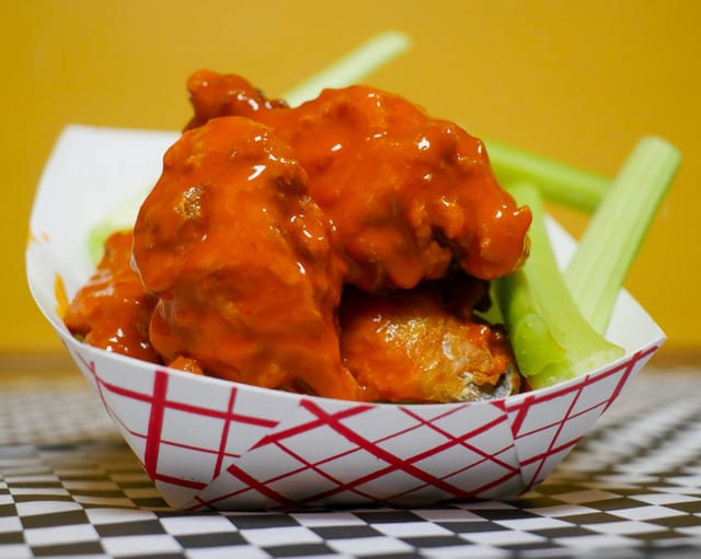 Buffalo Chicken Wings (6 pc).